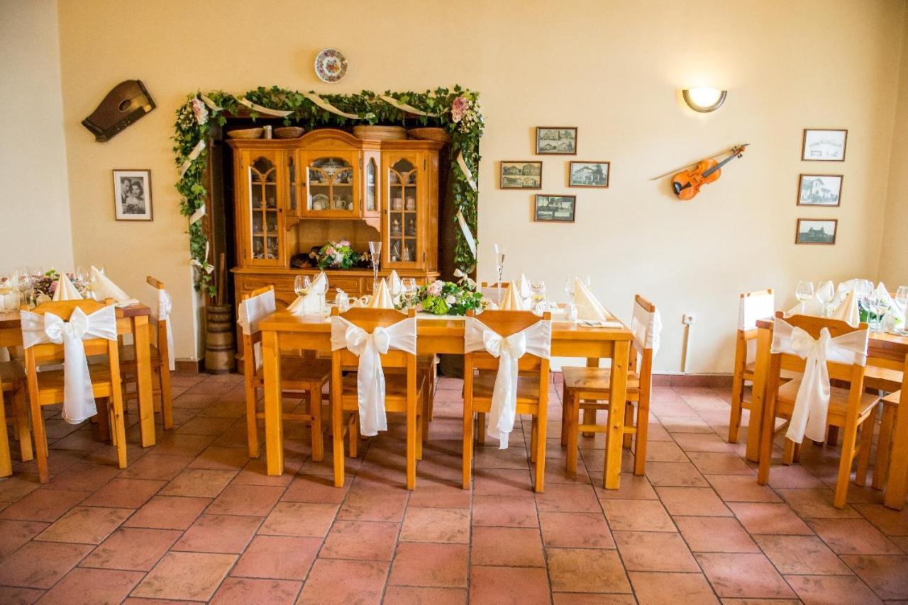 Penzion Restaurace U Helferu Libuň Dış mekan fotoğraf